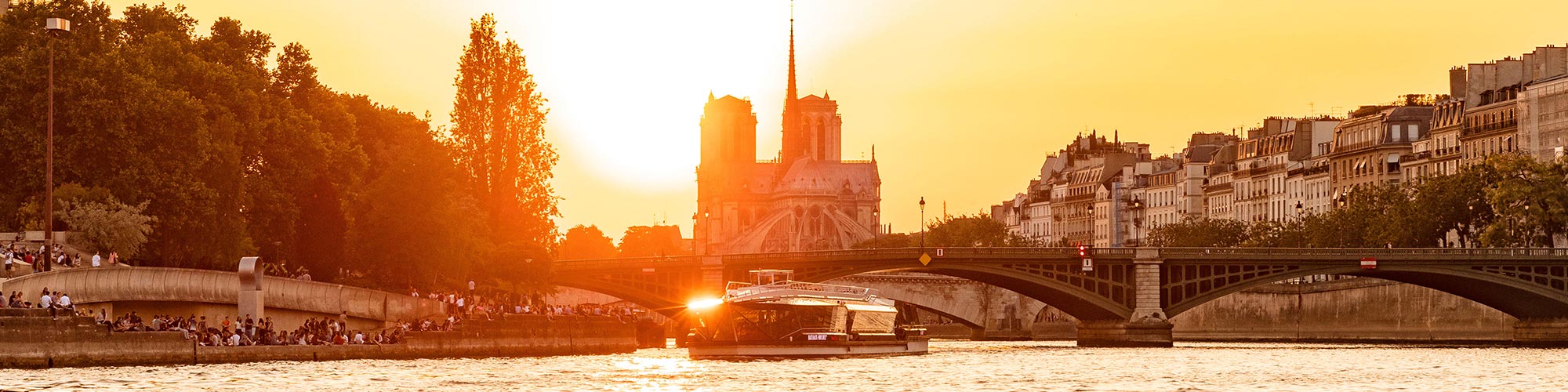 Cruise on the Seine with Bateaux Mouches
