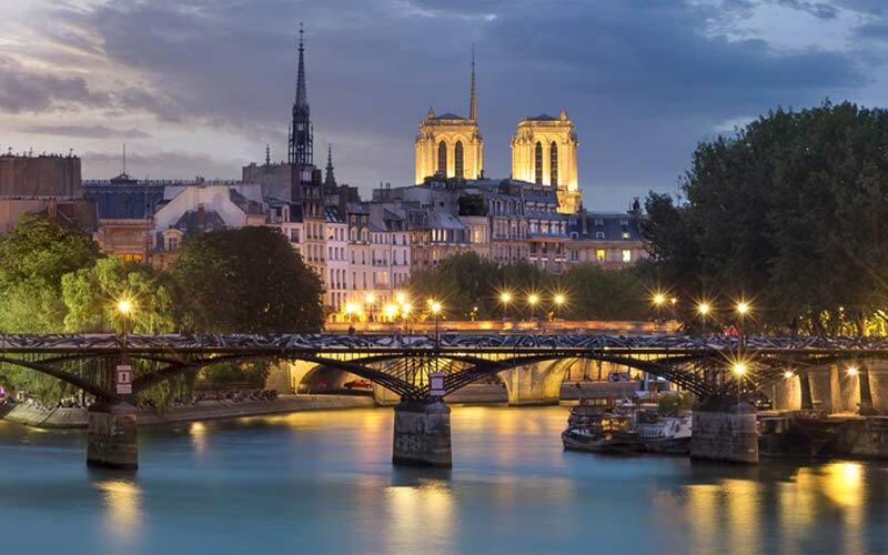 Restaurant sur la Seine : Vue Notre Dame et Tour Eiffel